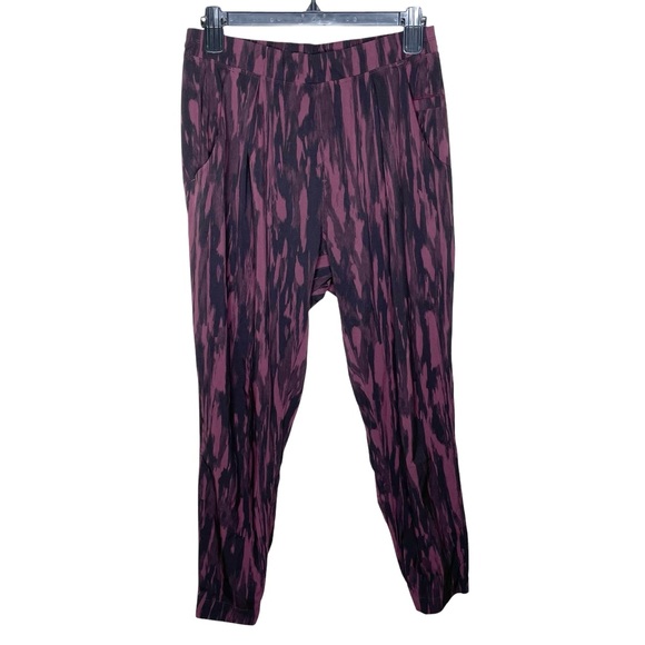 lululemon &go City Jogger Painted Animal Bordeaux Drama Black - Picture 5 of 13